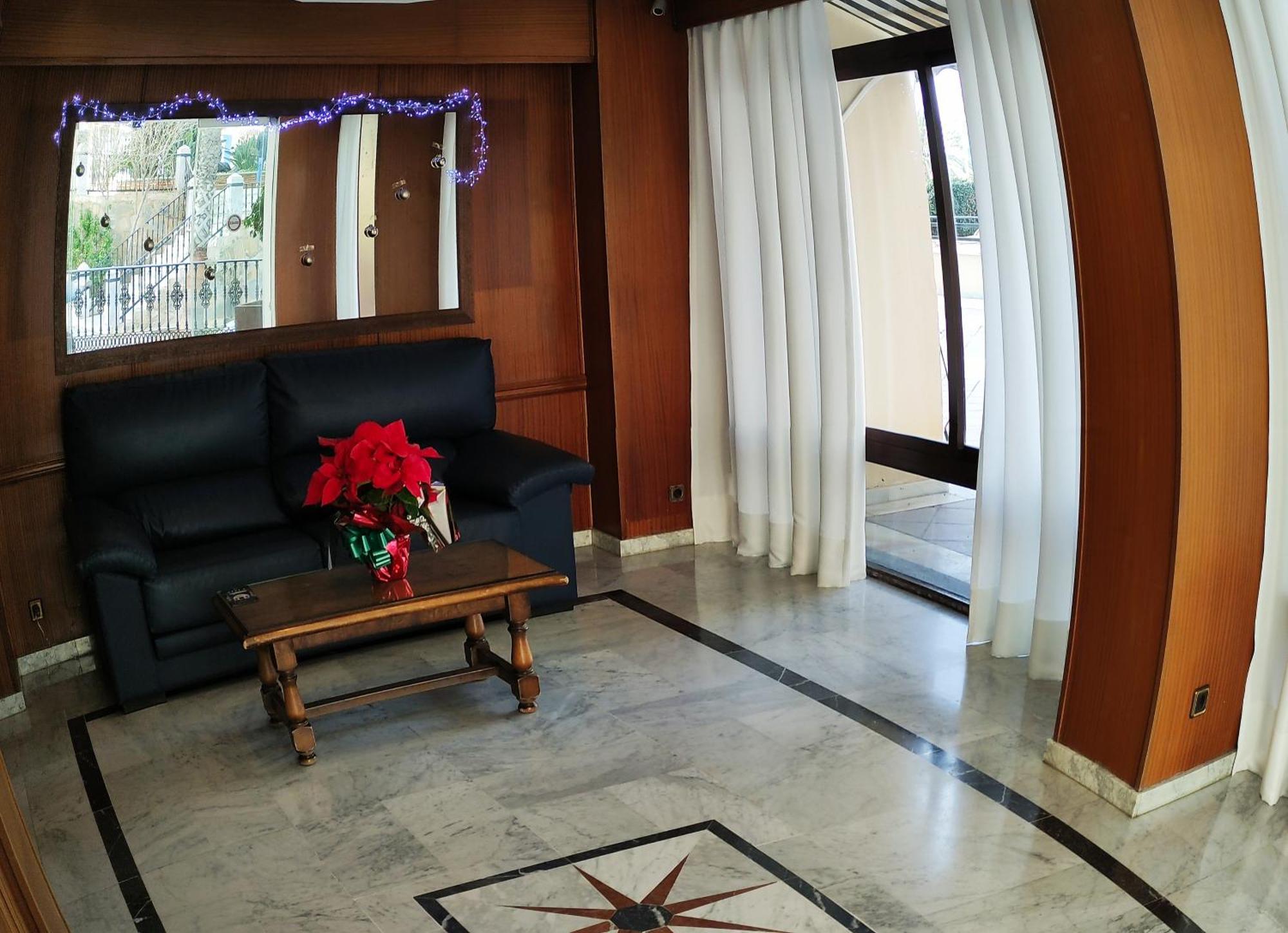 In First Line Apto 12-3 Apartemen