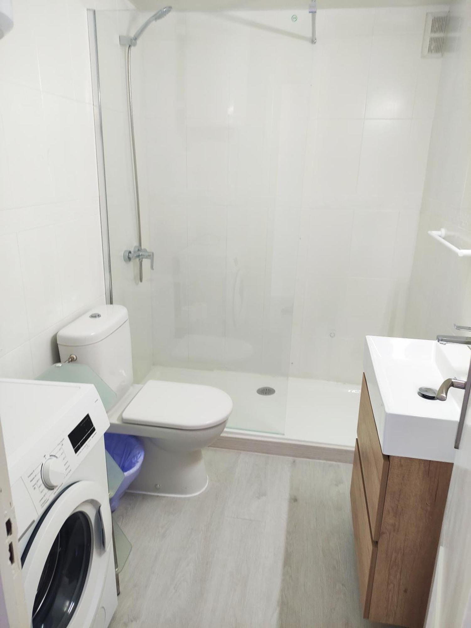 In First Line Apto 12-3 Apartemen *